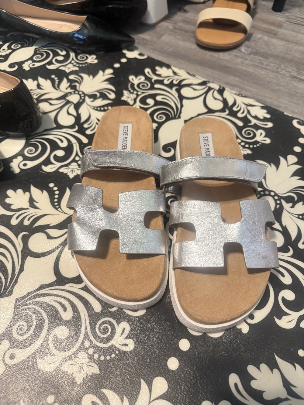 Steve Madden Kids Metallic Silver Cutout Slide Sandals